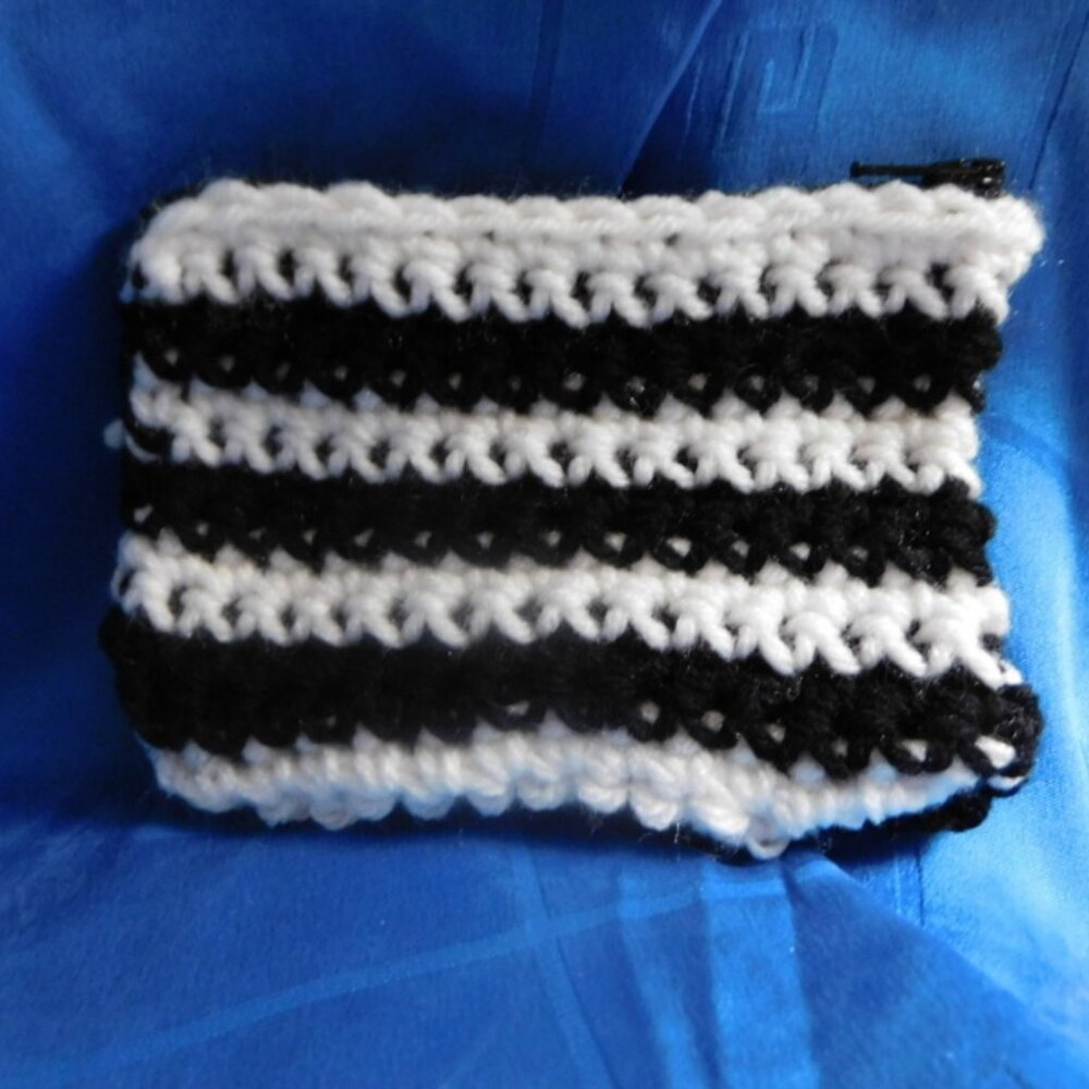 New Black and white crocheted change purse with zipper and keyring